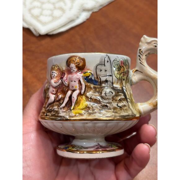 Vintage Italian Capodimonte Dragon Cherub Tea cup and saucers (Set of 2) - Picture 9 of 12